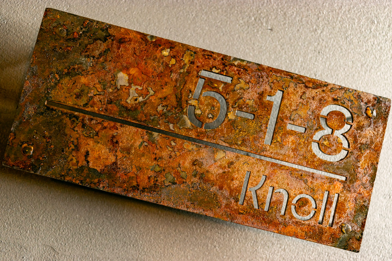 大変古い鉄板　錆　シャビー　絵画　人物画　インテリア　ディスプレイ　テーブル板 大変古い鉄板 錆 シャビー 絵画 人物画 インテリア ディスプレイ