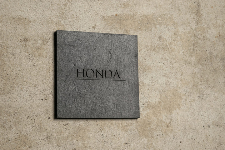 スレート表札【揺らぎ -Yuragi-】｜玄昌石 ｜150角タイル｜取り外し可能な簡単取付｜マンション・アパートにも