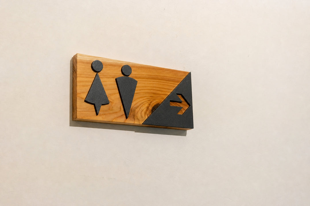 トイレサイン【ROUTE】｜三河杉とステンレスのトイレマーク看板