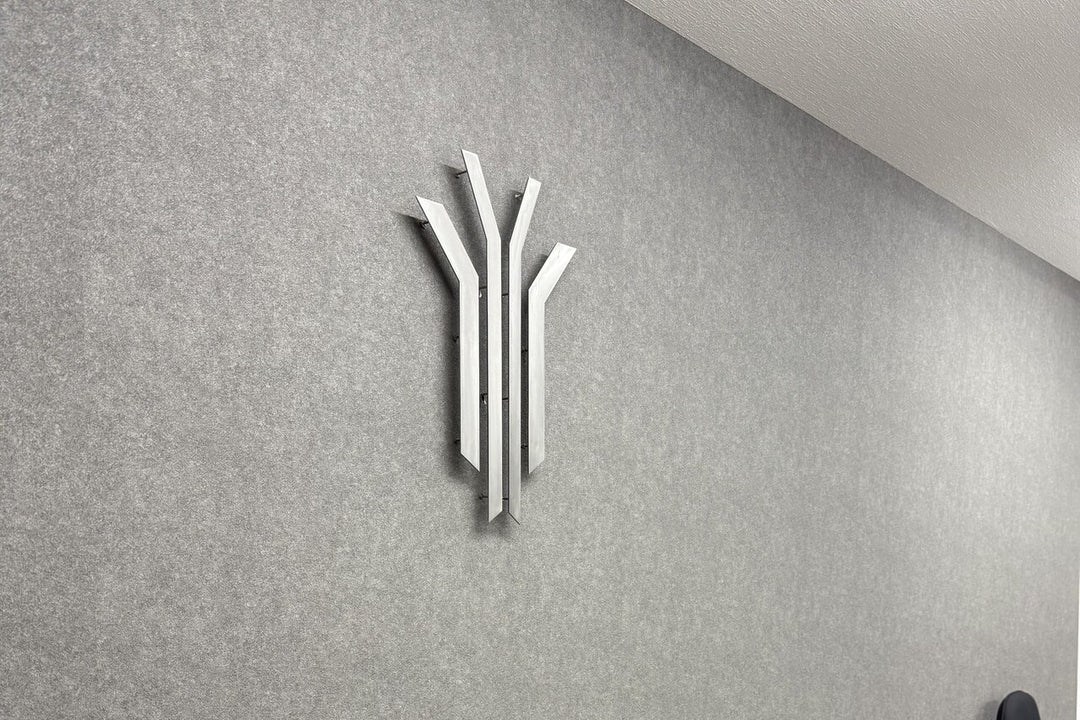 ショップロゴを基にしたステンレス製の切り文字看板を制作します