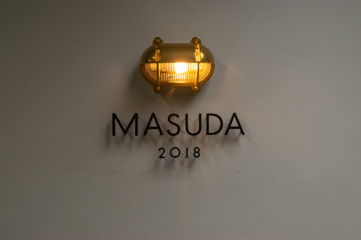 ショップロゴを基にしたステンレス製の切り文字看板を制作します