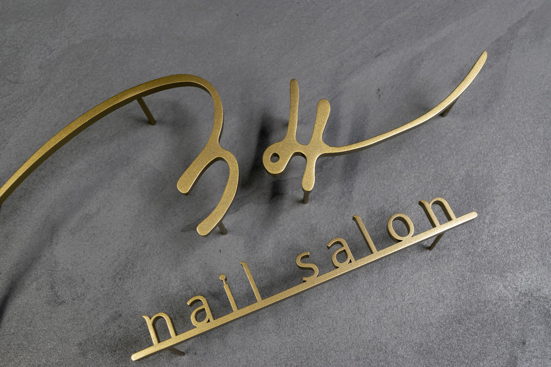 ショップロゴを基にしたステンレス製の切り文字看板を制作します