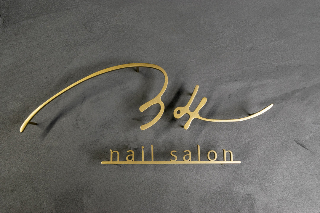 ショップロゴを基にしたステンレス製の切り文字看板を制作します