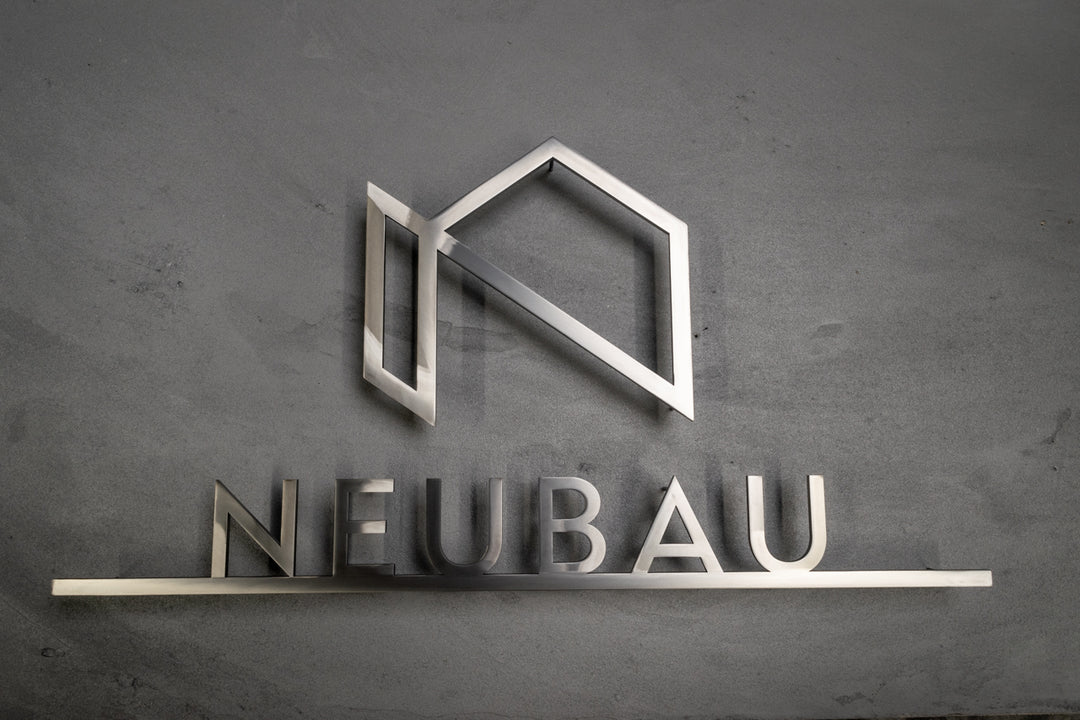 ショップロゴを基にしたステンレス製の切り文字看板を制作します