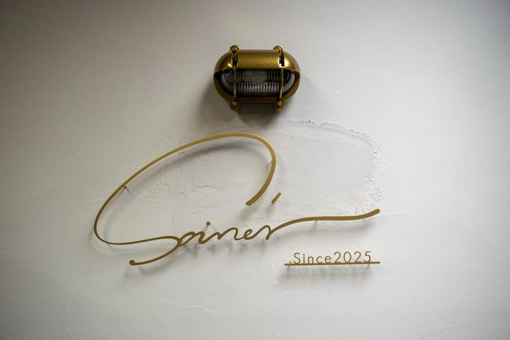 ショップロゴを基にしたステンレス製の切り文字看板を制作します