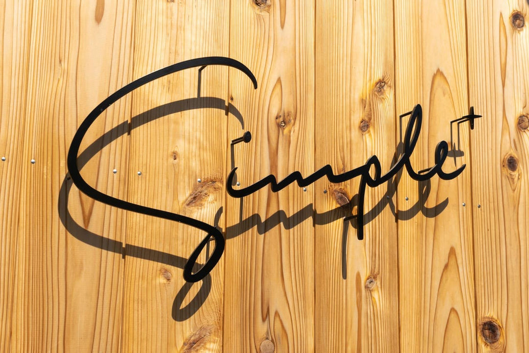 ショップロゴを基にしたステンレス製の切り文字看板を制作します