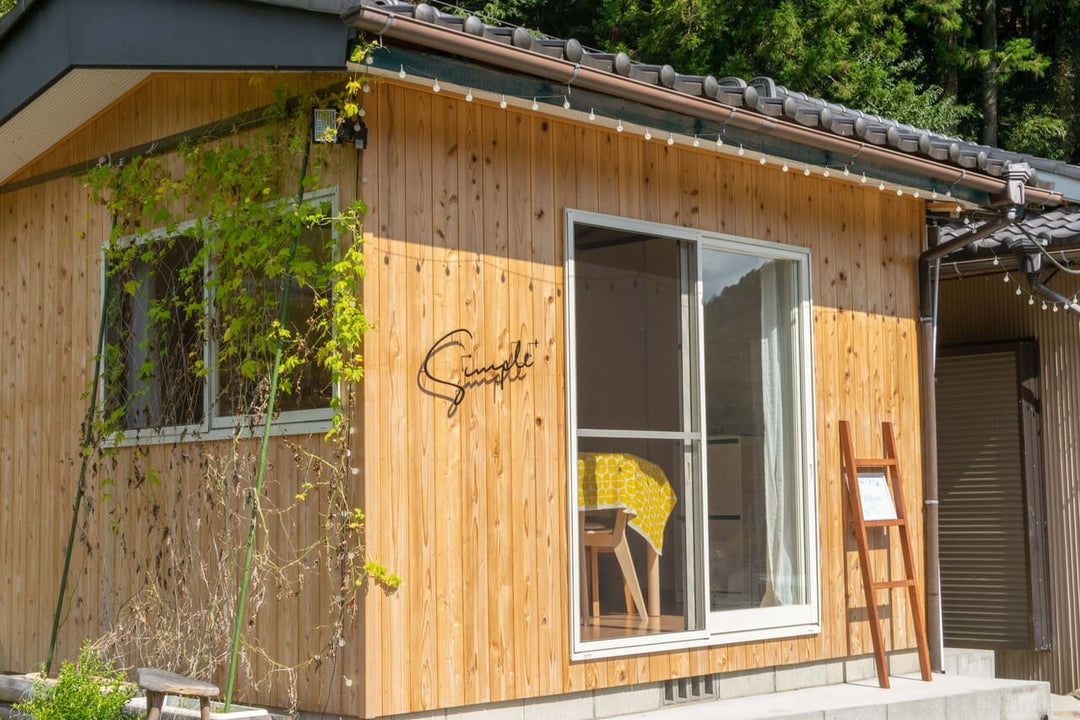 ショップロゴを基にしたステンレス製の切り文字看板を制作します