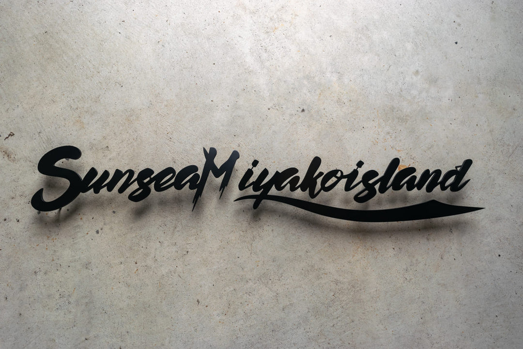 ショップロゴを基にしたステンレス製の切り文字看板を制作します