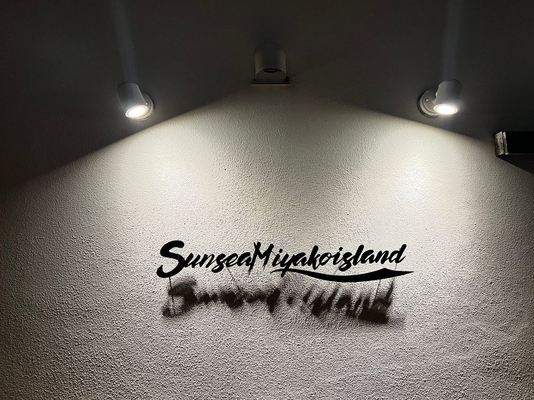 ショップロゴを基にしたステンレス製の切り文字看板を制作します