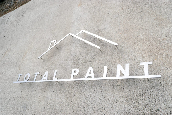 ショップロゴを基にしたステンレス製の切り文字看板を制作します